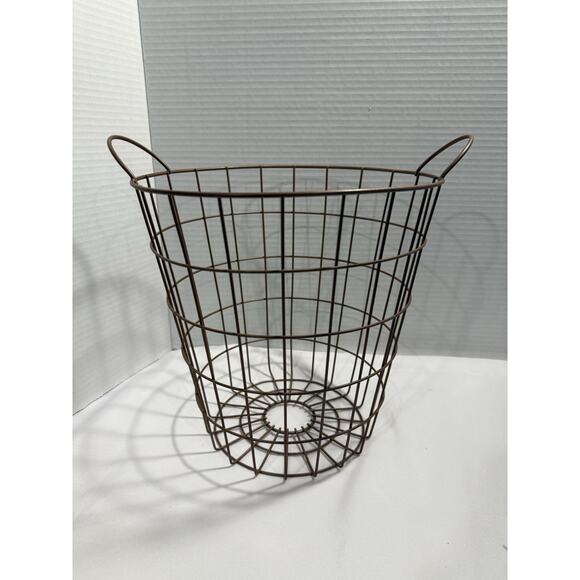 Industrial Style Round Copper Tone Metal Wire Storage Basket w/ Handles - Picture 4 of 10